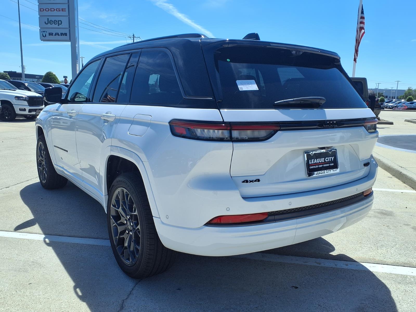 2026 Jeep Grand Cherokee Summit White at League City CDJR