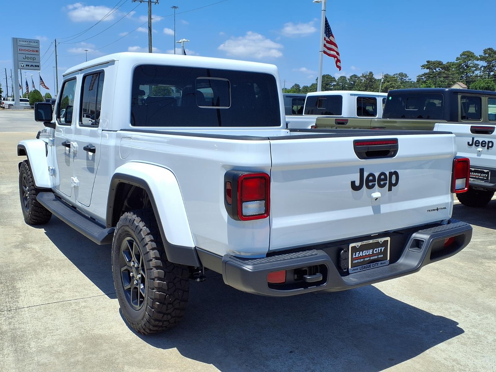 2026 Jeep Gladiator Sport White at League City CDJR