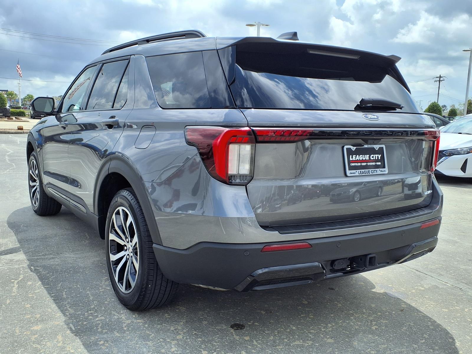 2025 Ford Explorer ST-Line - 1