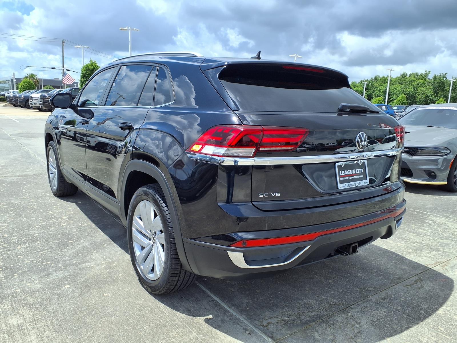 2022 Volkswagen Atlas Cross Sport 3.6L V6 SE w/Technology - 1