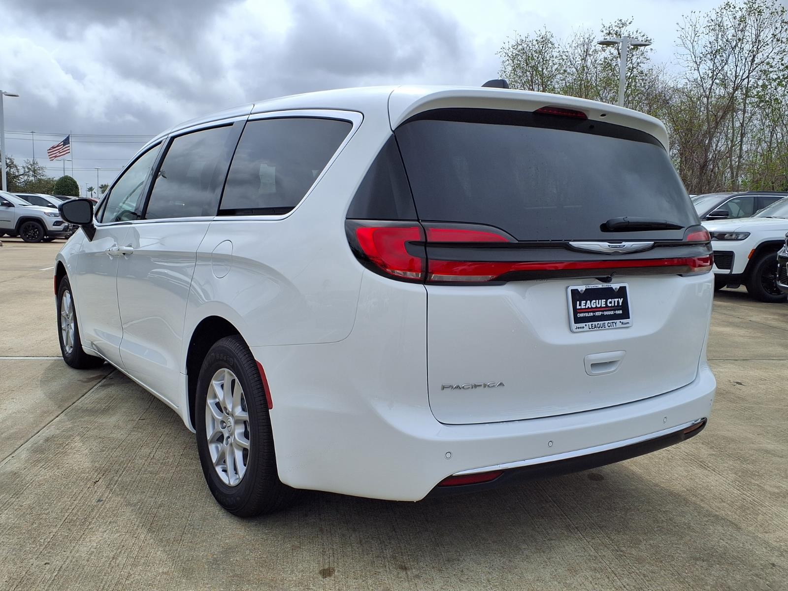 2026 Chrysler Pacifica Select White at League City CDJR