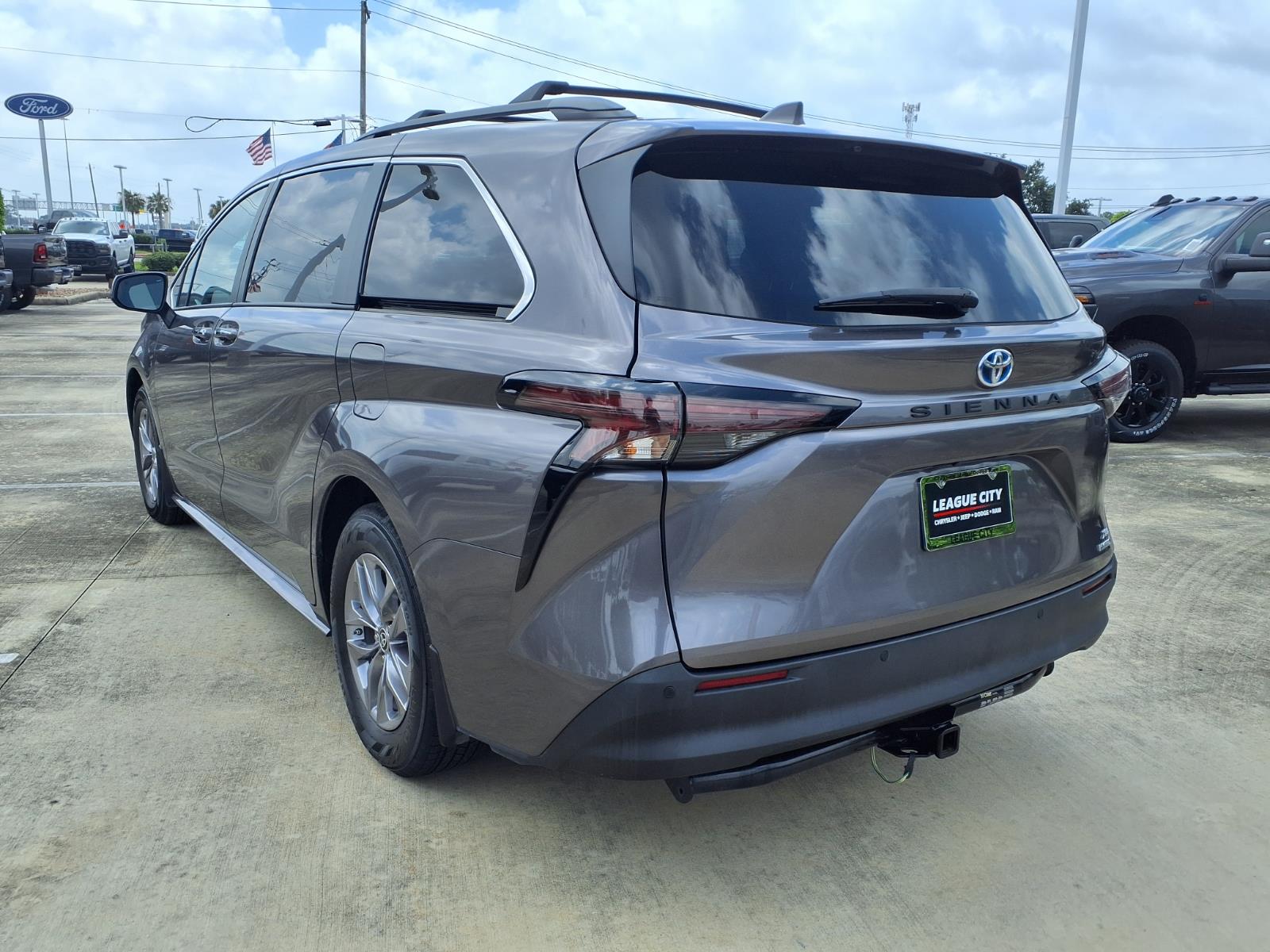 2023 Toyota Sienna XLE 8 Passenger - 1
