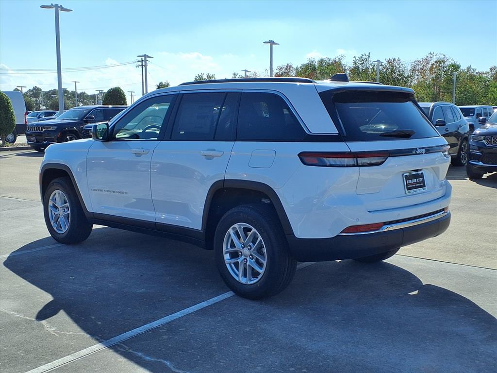 2025 Jeep Grand Cherokee Laredo White at League City CDJR