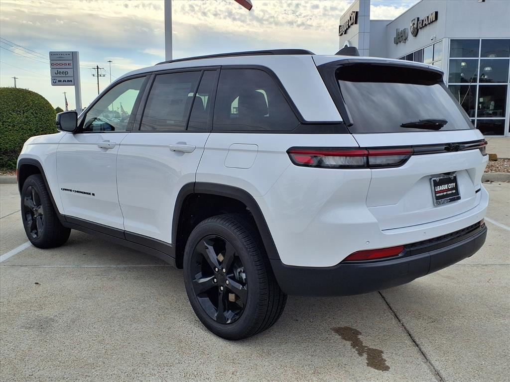 2025 Jeep Grand Cherokee Limited Bright White Clearcoat at League City CDJR