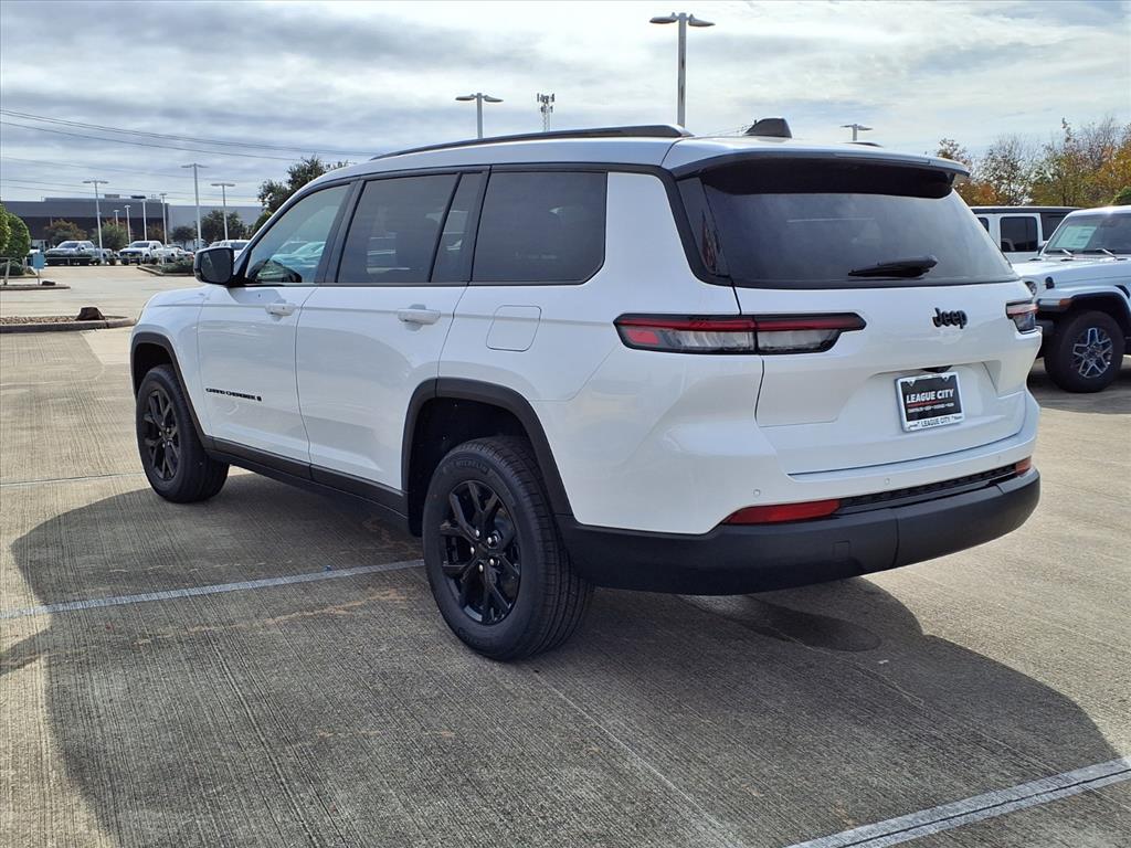2025 Jeep Grand Cherokee L Laredo White at League City CDJR