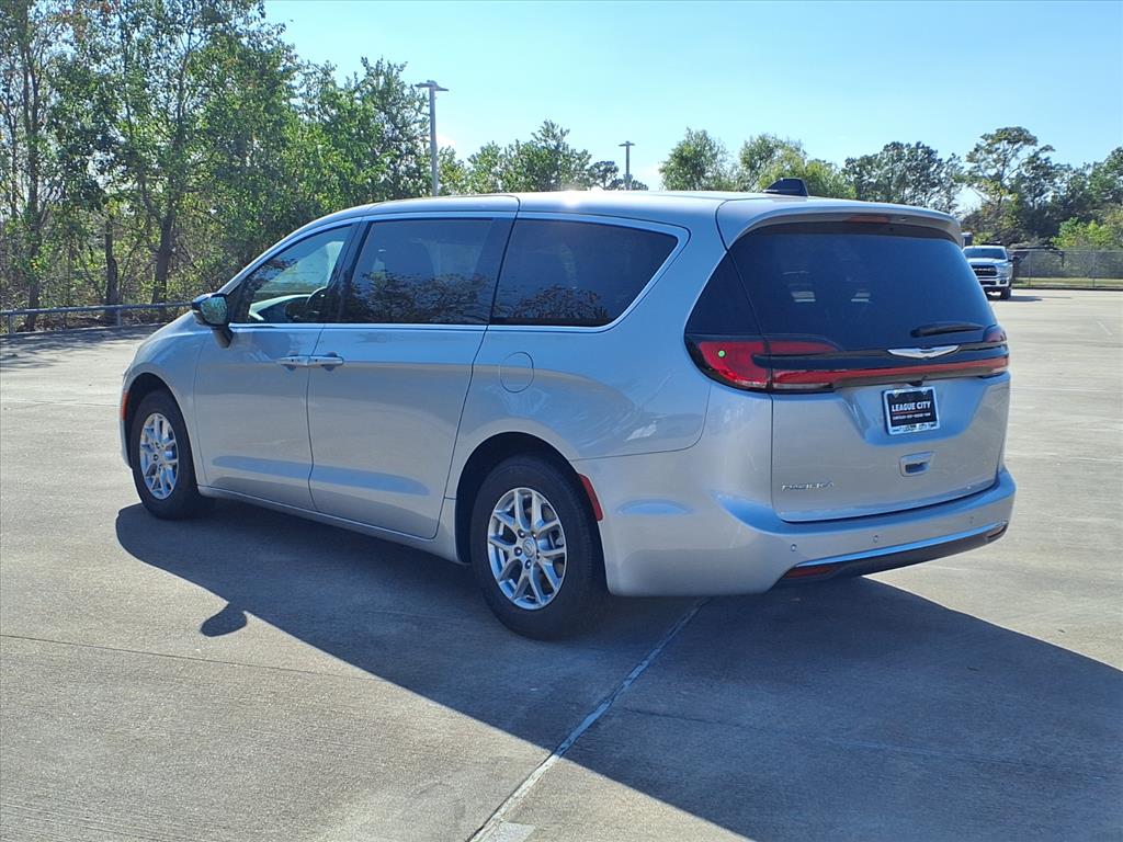 2026 Chrysler Pacifica Select Silver at League City CDJR