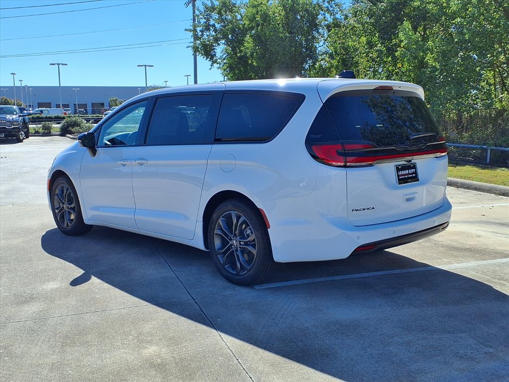 2026 Chrysler Pacifica Select Bright White Clearcoat at League City CDJR