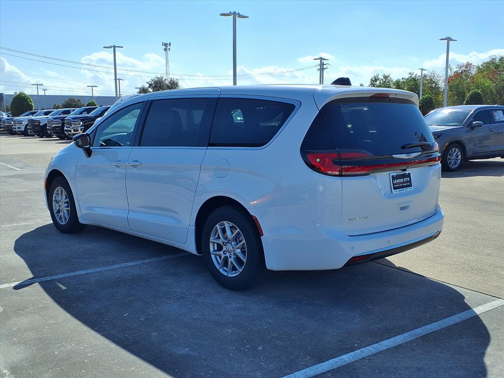 2026 Chrysler Pacifica Select Bright White Clearcoat at League City CDJR