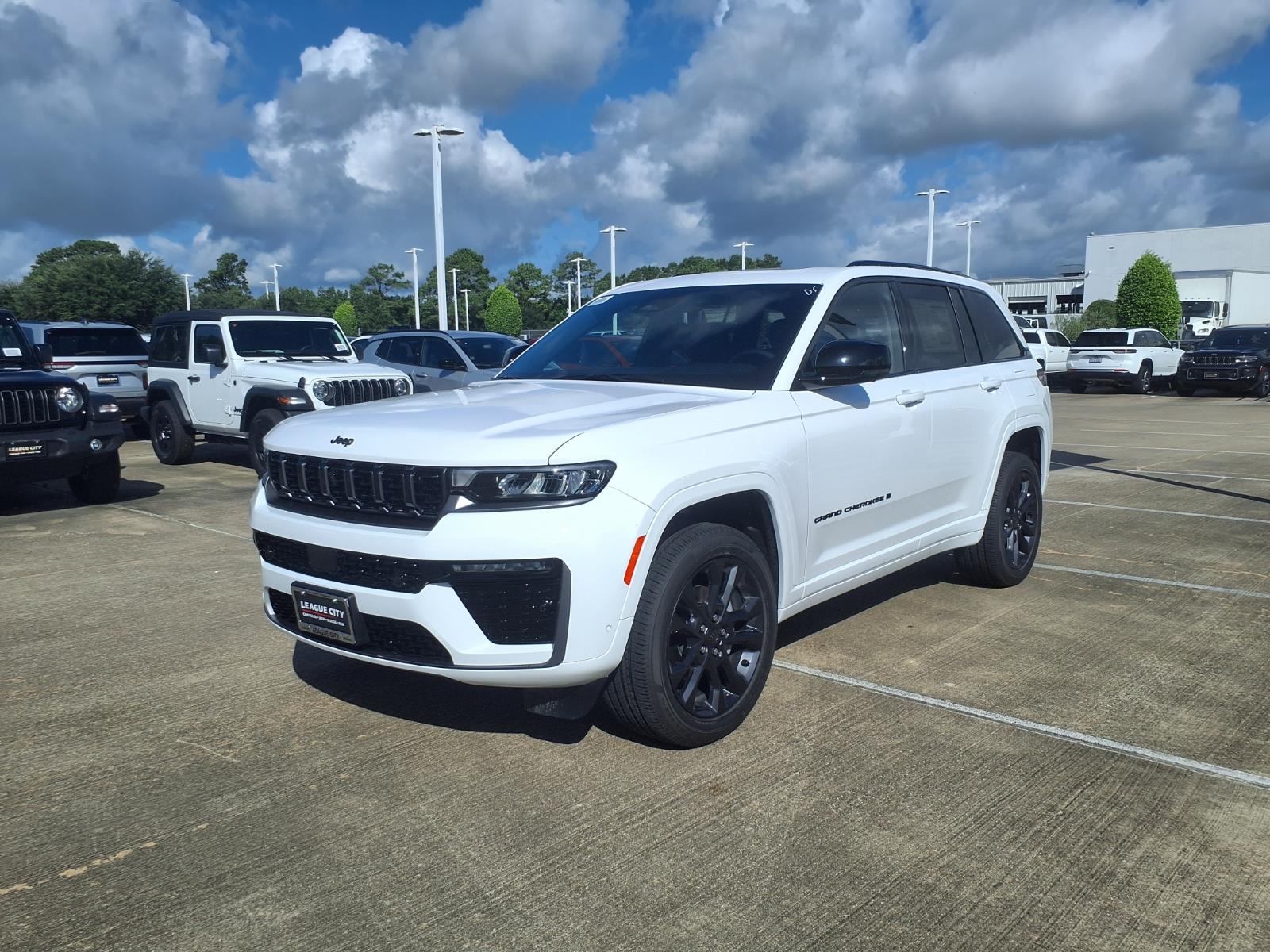 2026 Jeep Grand Cherokee Limited White at League City CDJR
