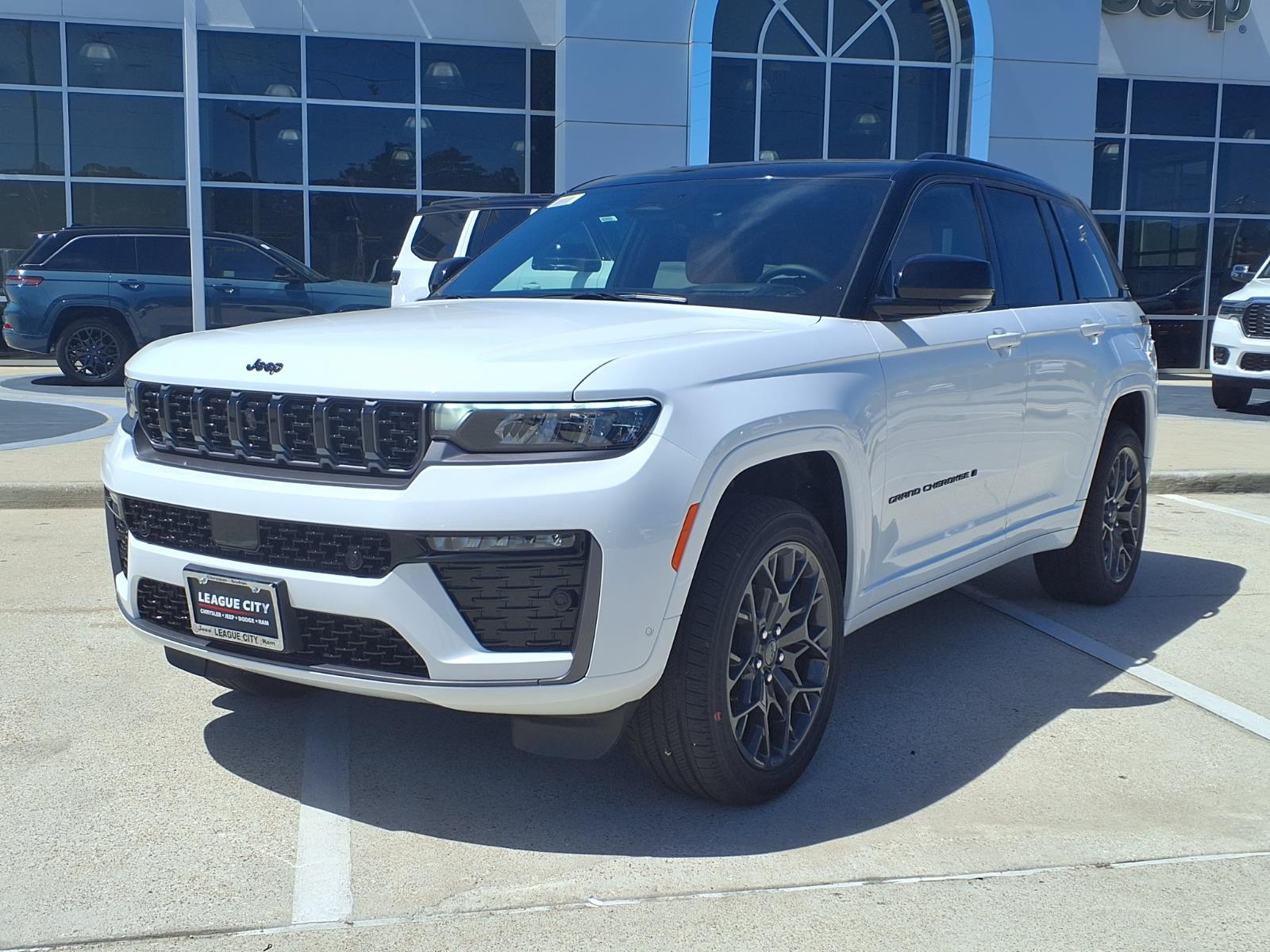 2026 Jeep Grand Cherokee Summit White at League City CDJR