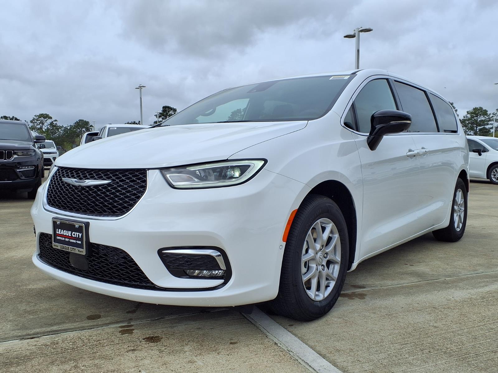 2026 Chrysler Pacifica Select White at League City CDJR