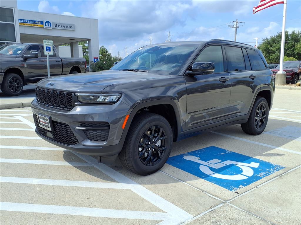 2025 Jeep Grand Cherokee Laredo Metallic at League City CDJR