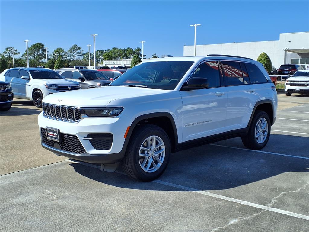 2025 Jeep Grand Cherokee Laredo White at League City CDJR