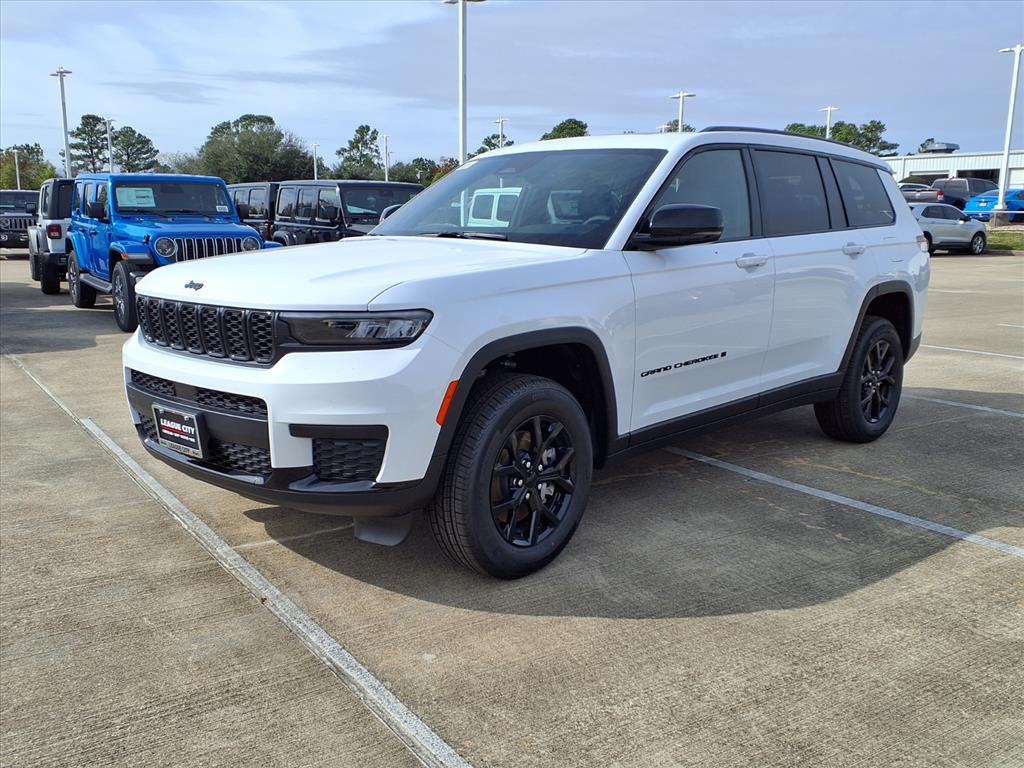2025 Jeep Grand Cherokee L Laredo White at League City CDJR