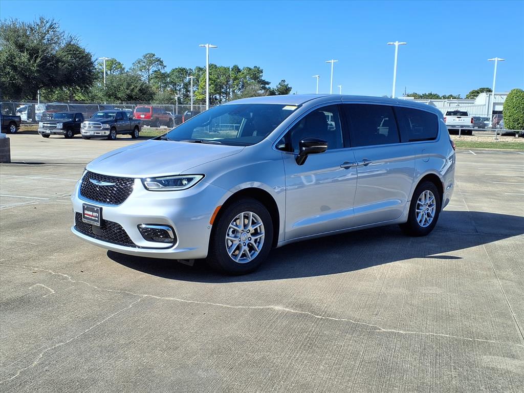 2026 Chrysler Pacifica Select Silver at League City CDJR