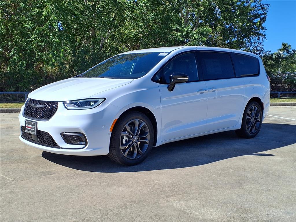 2026 Chrysler Pacifica Select Bright White Clearcoat at League City CDJR