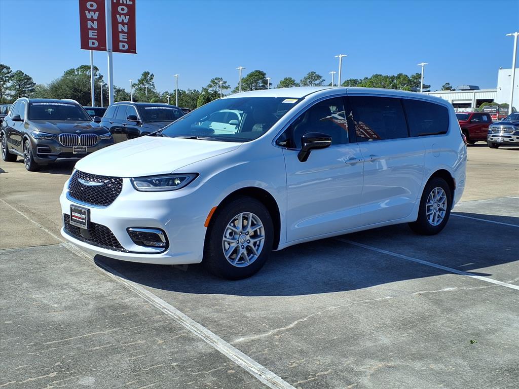 2026 Chrysler Pacifica Select Bright White Clearcoat at League City CDJR