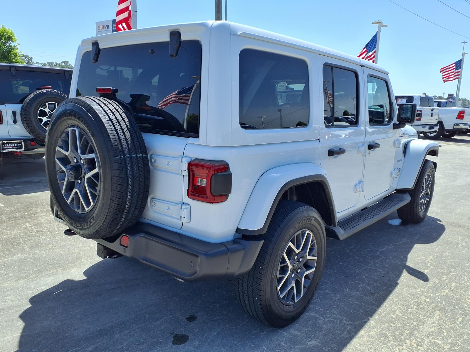2024 Jeep Wrangler Sahara - 3