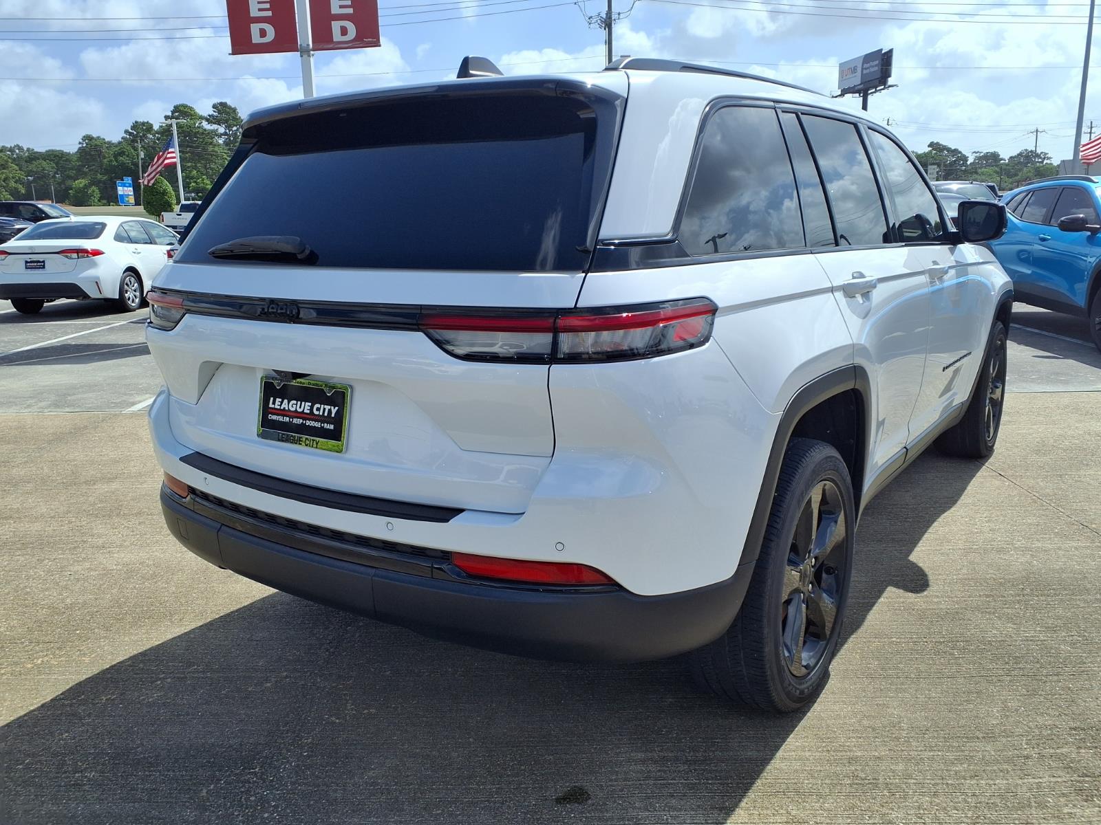 2023 Jeep Grand Cherokee Altitude - 3