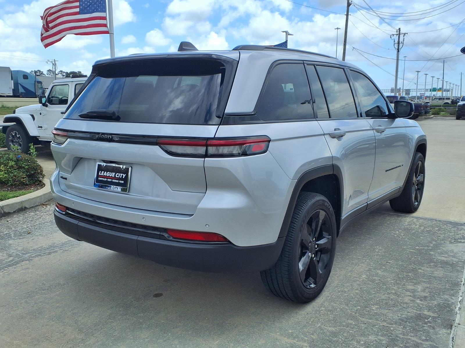 2025 Jeep Grand Cherokee Altitude - 3