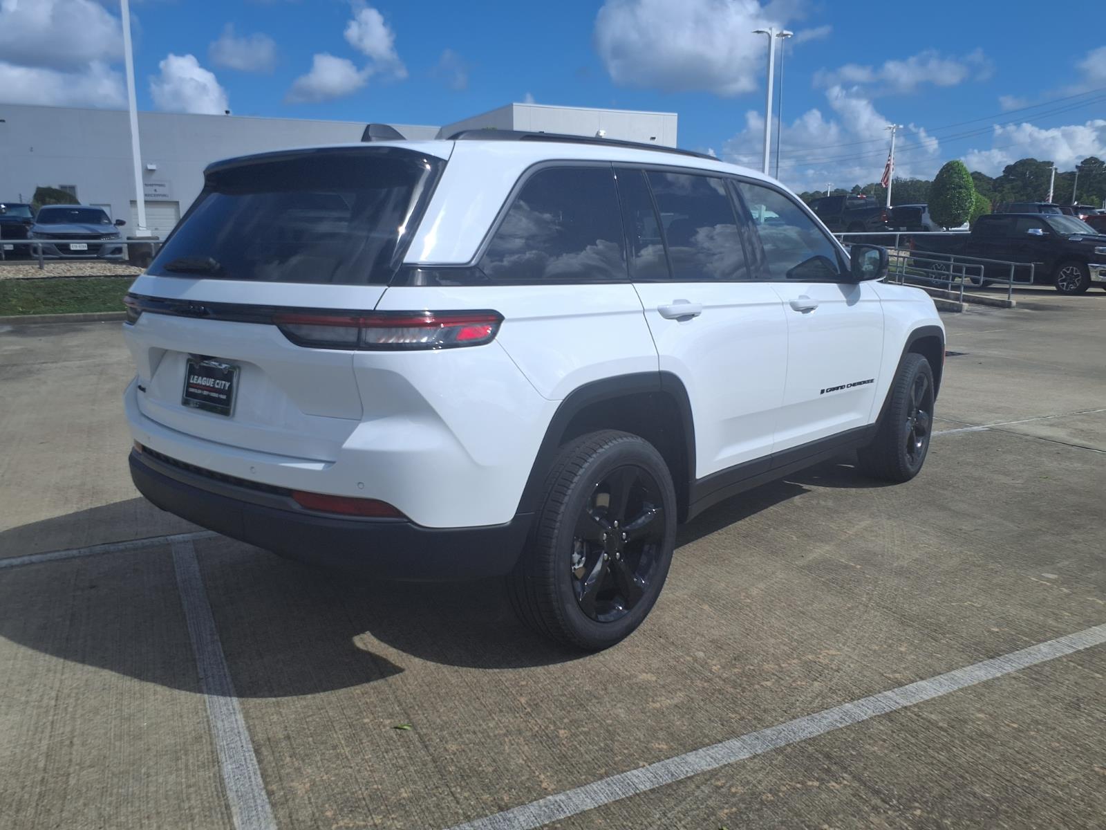 2026 Jeep Grand Cherokee Limited White at League City CDJR