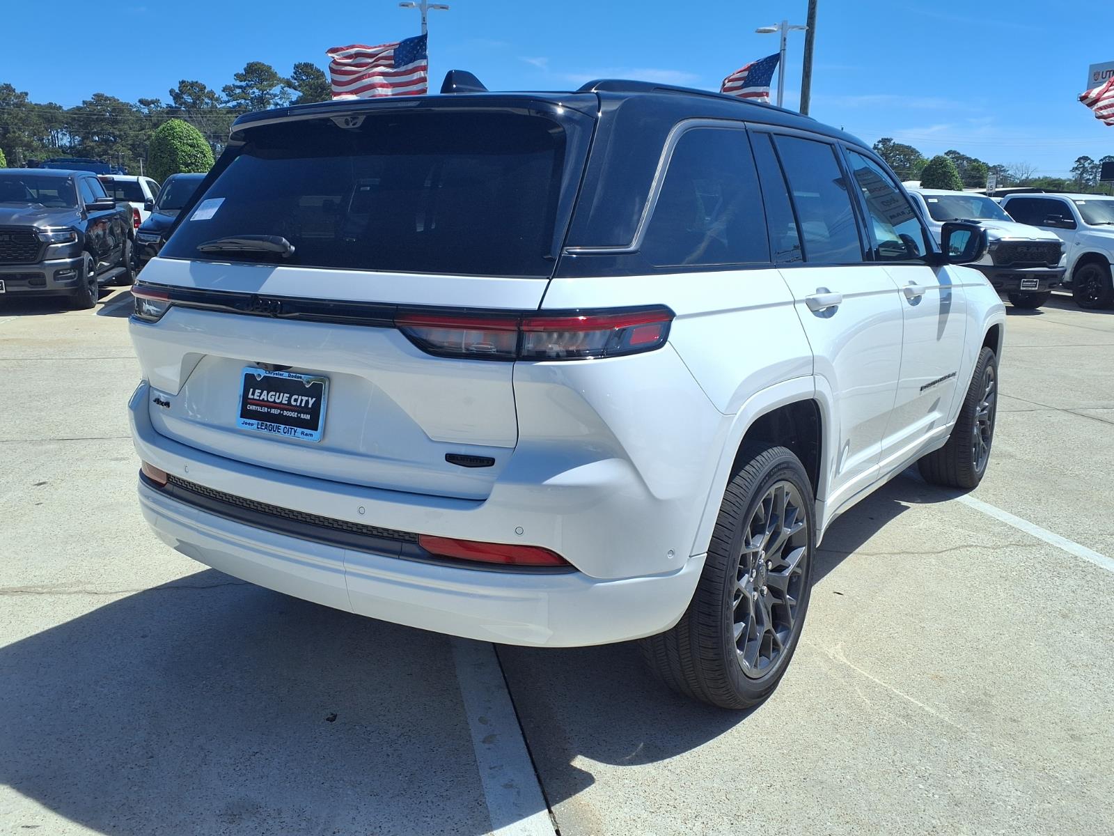2026 Jeep Grand Cherokee Summit White at League City CDJR