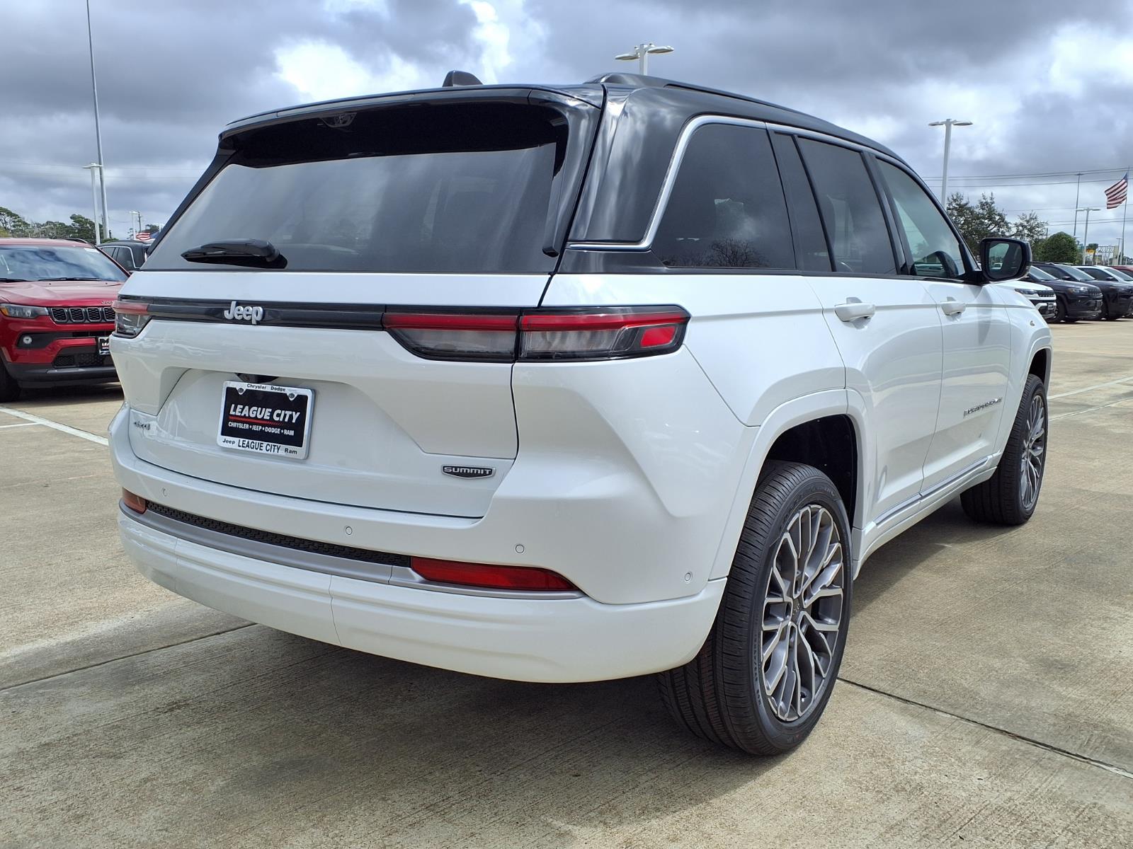 2026 Jeep Grand Cherokee Summit Bright White Clearcoat at League City CDJR
