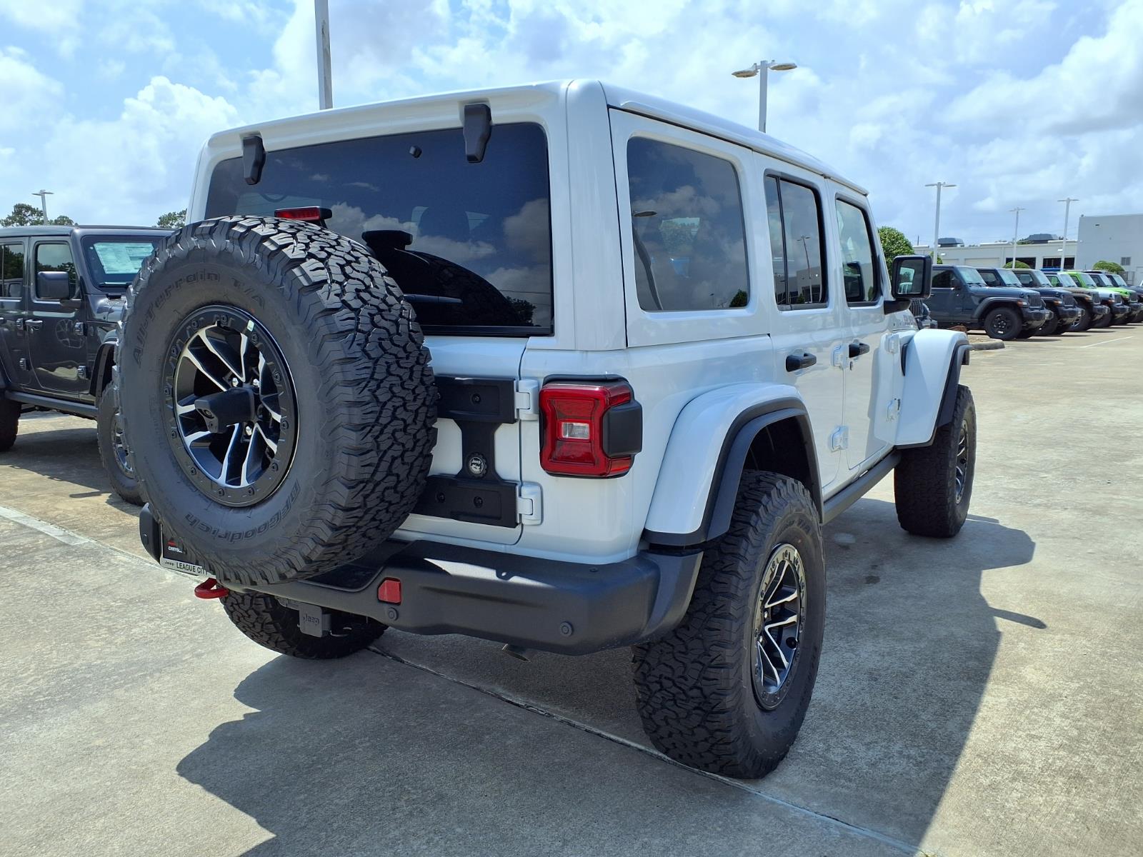 2026 Jeep Wrangler Rubicon White at League City CDJR