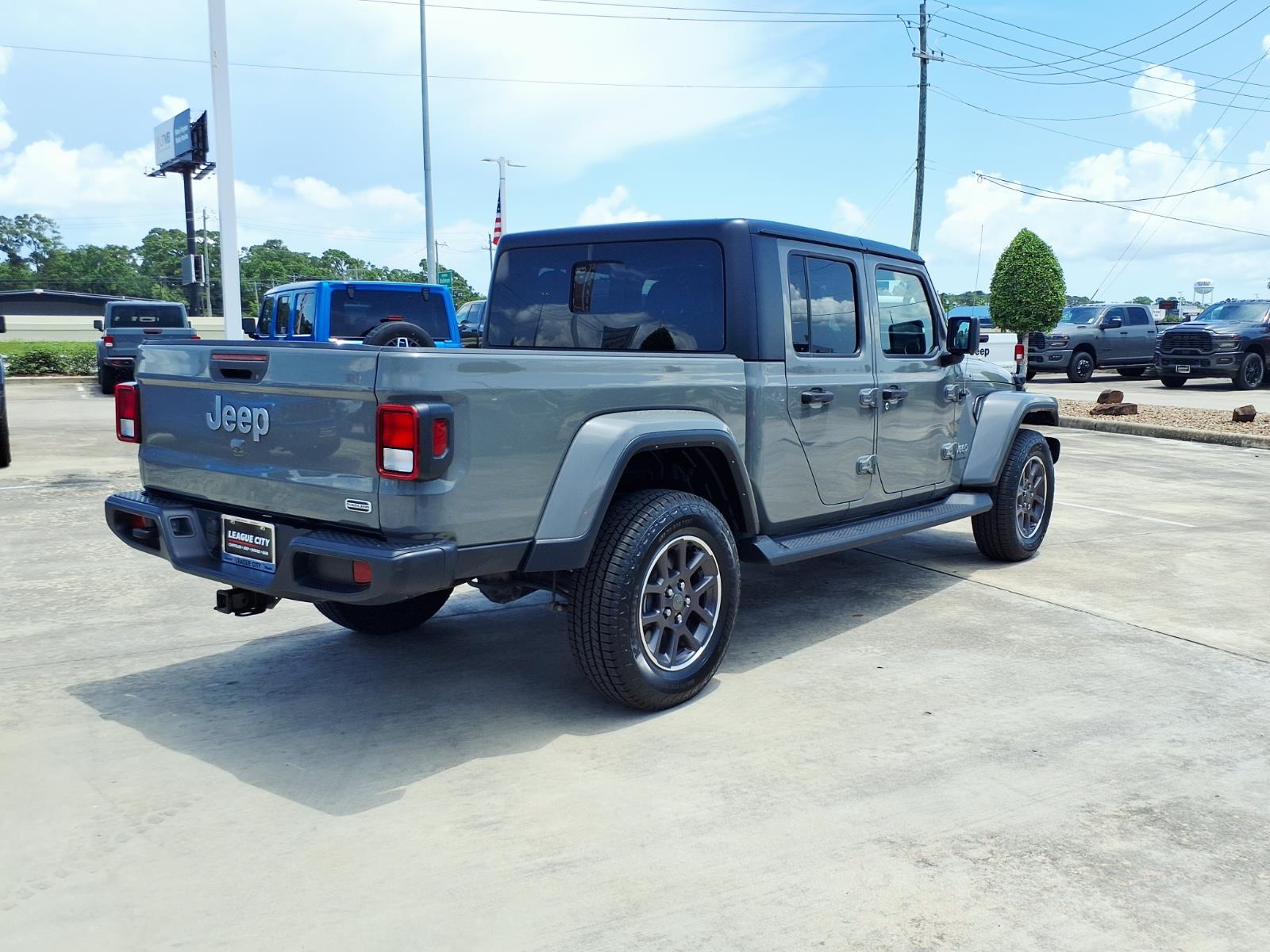 2022 Jeep Gladiator Overland - 3