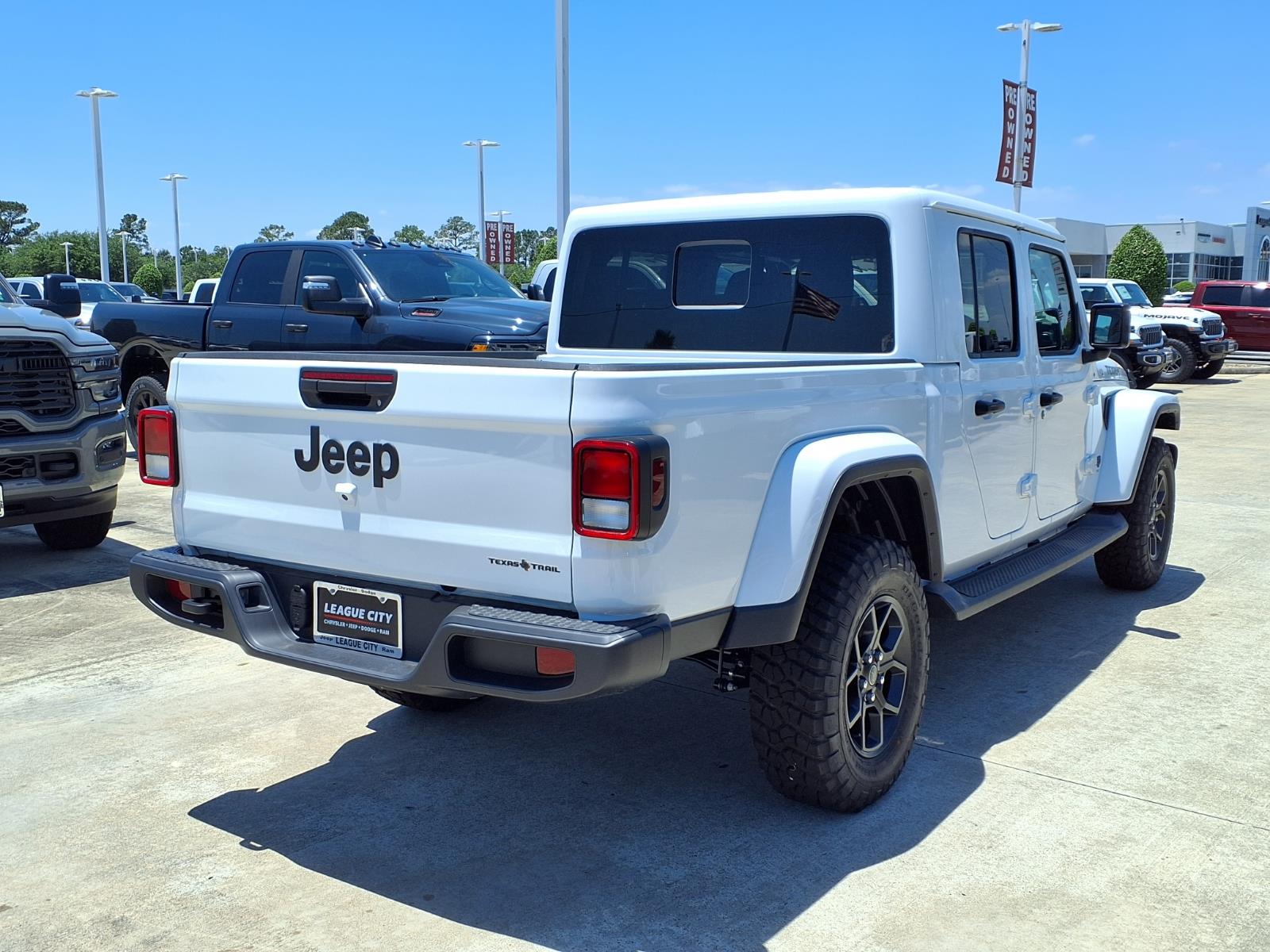 2026 Jeep Gladiator Sport White at League City CDJR