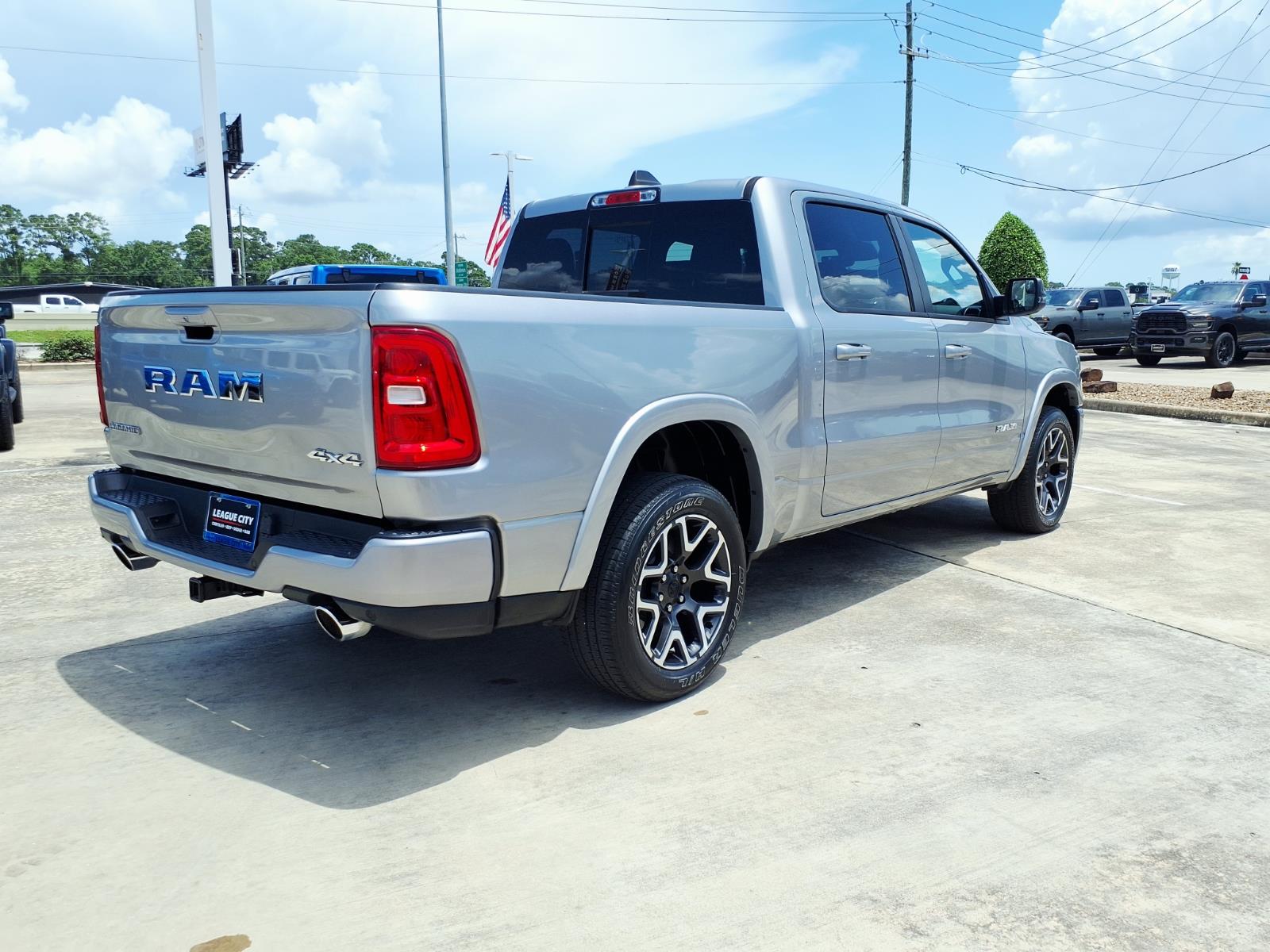 2025 RAM 1500 Laramie - 3