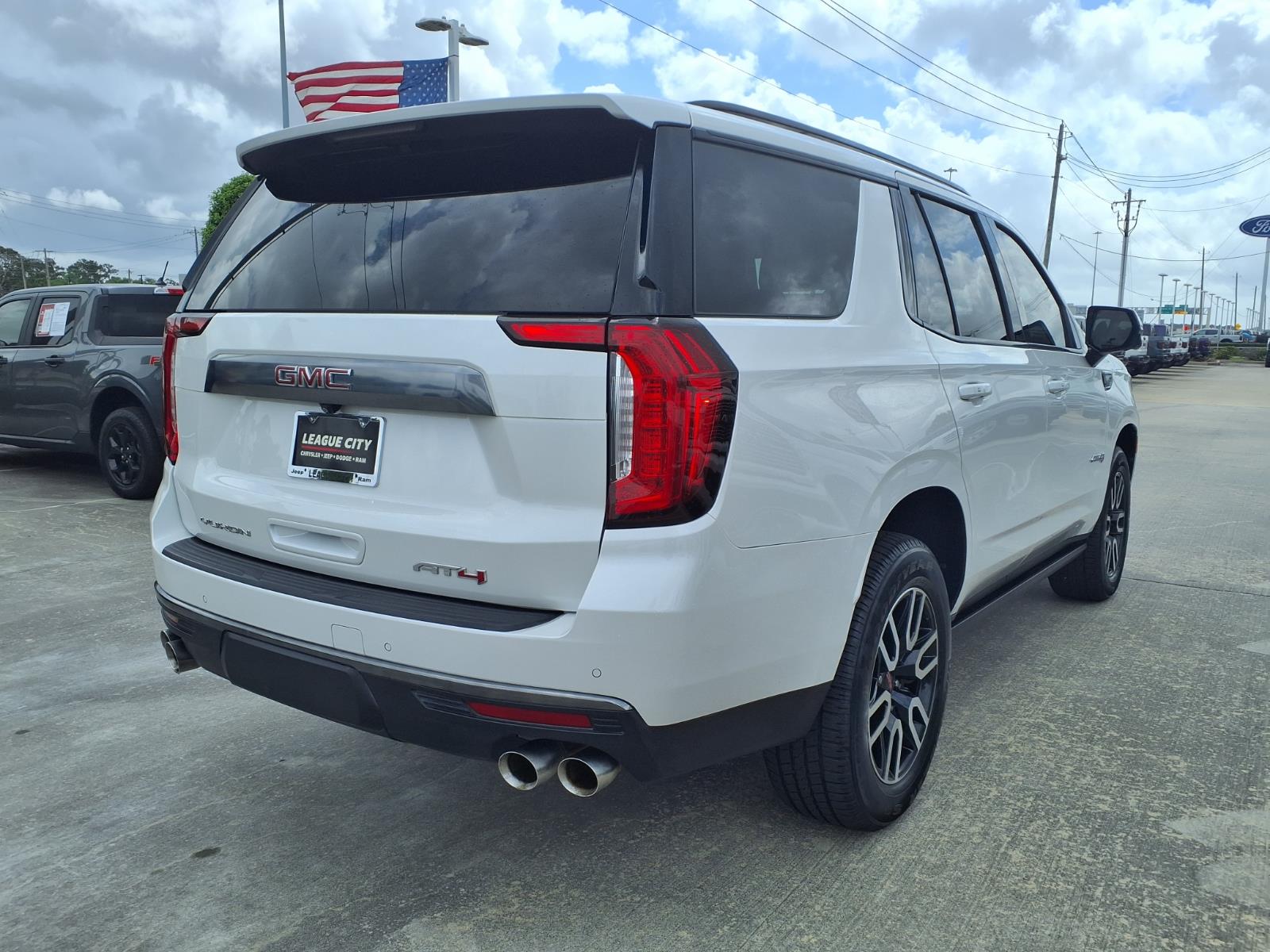 2022 GMC Yukon AT4 - 3