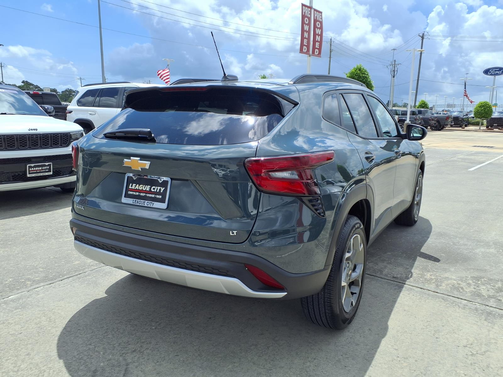 2025 Chevrolet Trax LT - 3