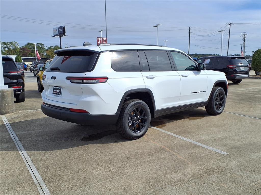 2025 Jeep Grand Cherokee L Laredo White at League City CDJR