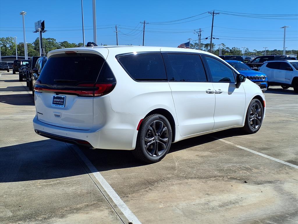 2026 Chrysler Pacifica Select Bright White Clearcoat at League City CDJR