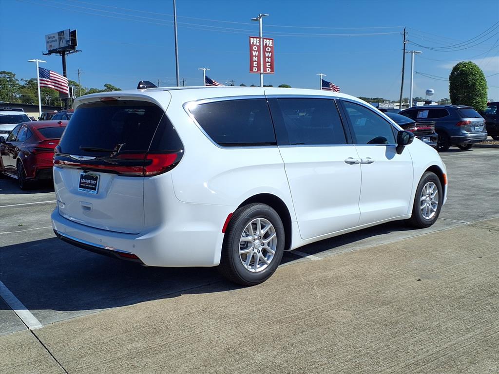 2026 Chrysler Pacifica Select Bright White Clearcoat at League City CDJR