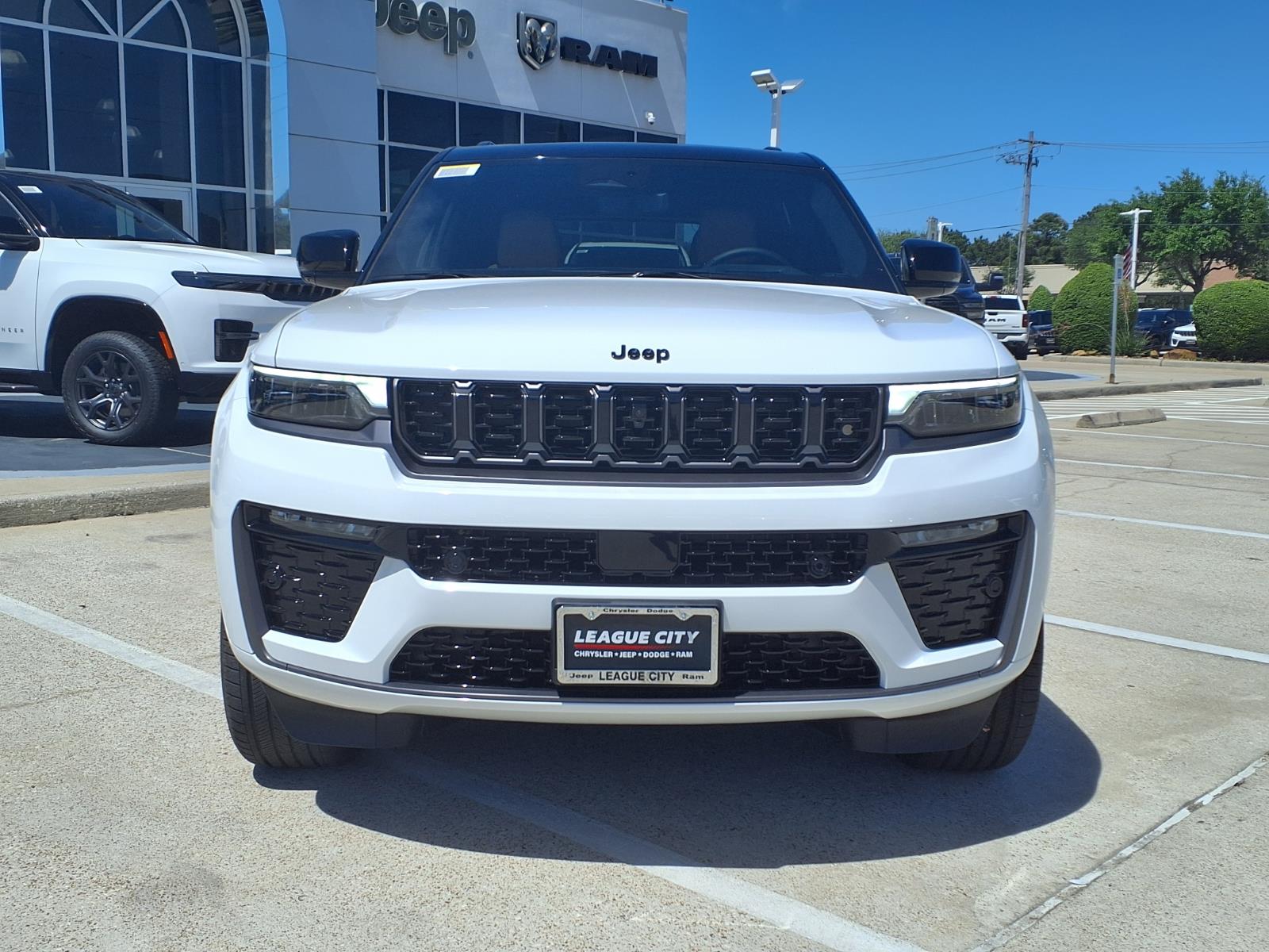 2026 Jeep Grand Cherokee Summit White at League City CDJR