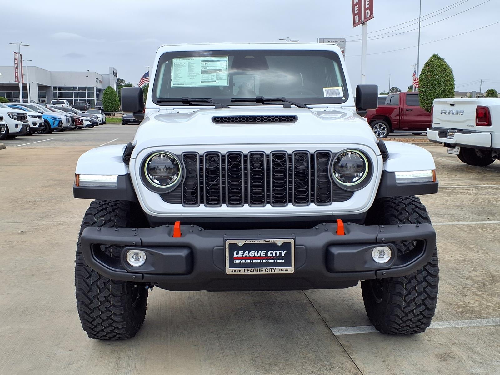 2026 Jeep Gladiator Mojave White at League City CDJR