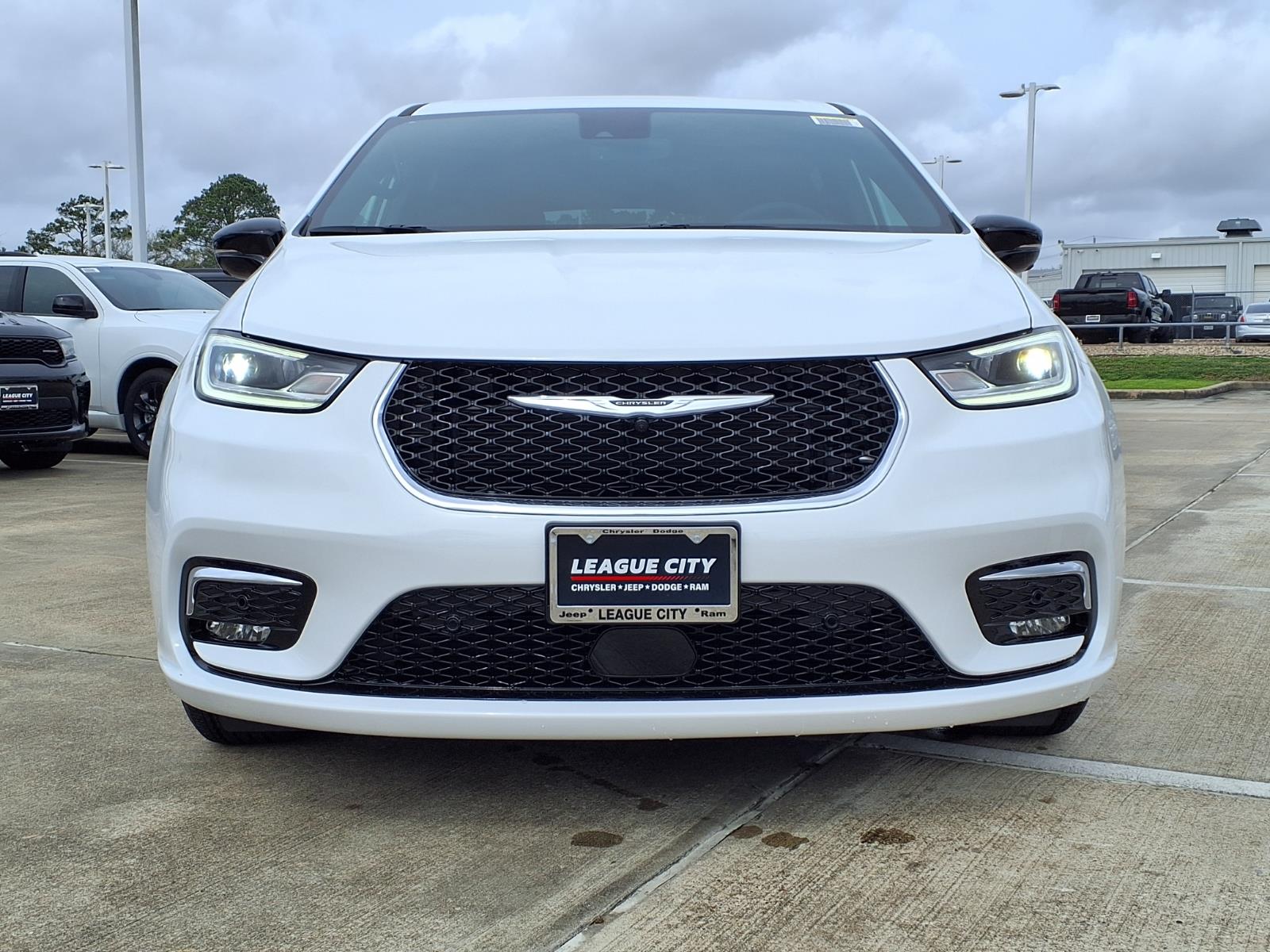 2026 Chrysler Pacifica Select White at League City CDJR