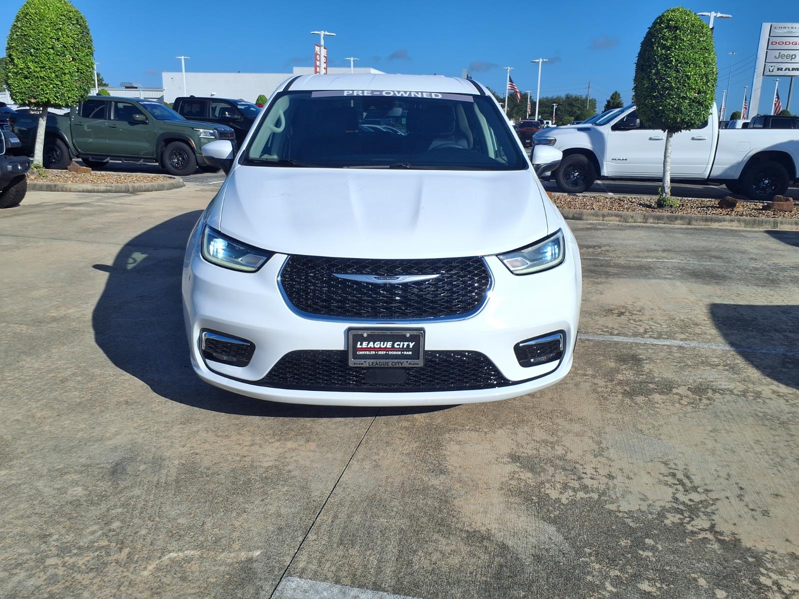 2023 Chrysler Pacifica Touring L - 4