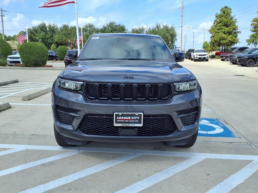 2025 Jeep Grand Cherokee Laredo Metallic at League City CDJR