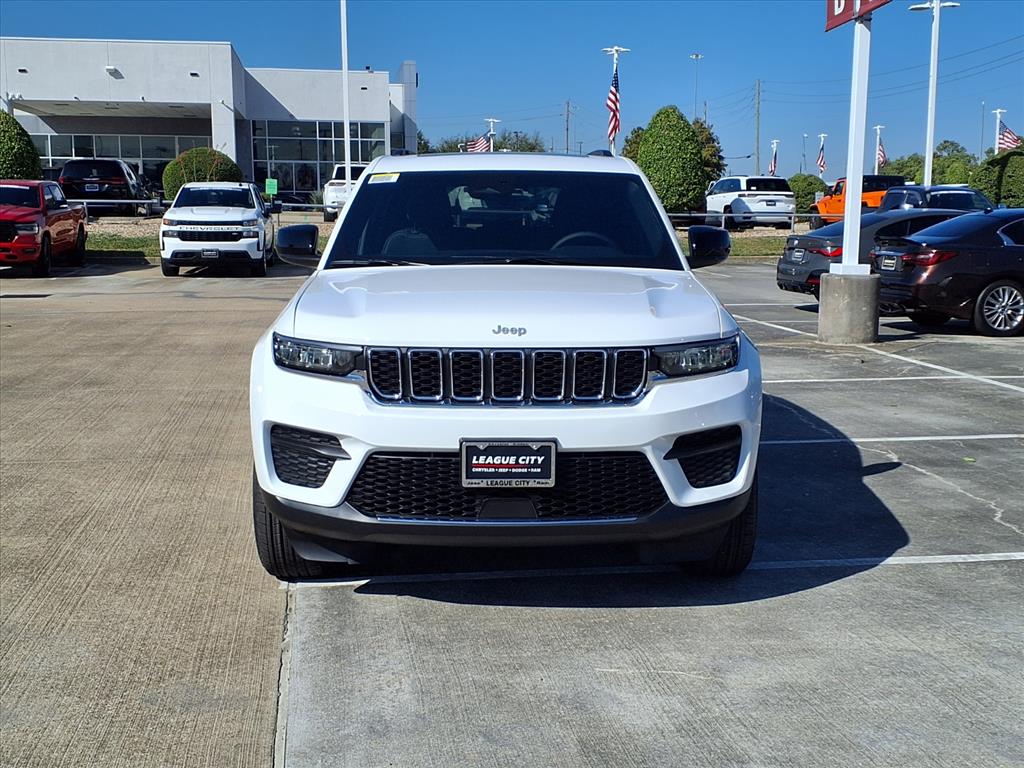 2025 Jeep Grand Cherokee Laredo White at League City CDJR