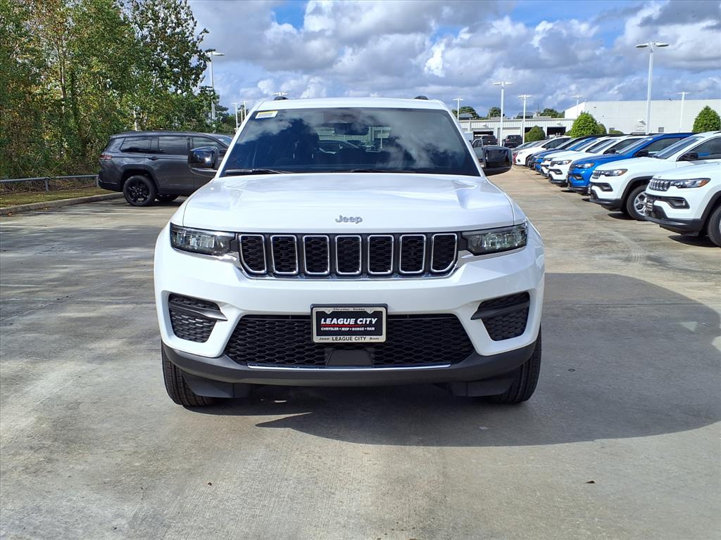 2025 Jeep Grand Cherokee Laredo Bright White Clearcoat at League City CDJR