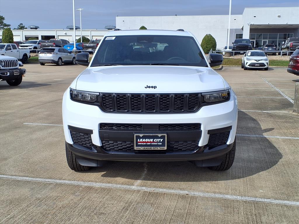 2025 Jeep Grand Cherokee L Laredo White at League City CDJR