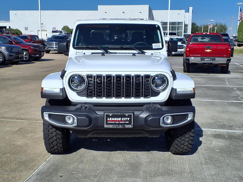 2025 Jeep Gladiator Sport Bright White Clearcoat at League City CDJR