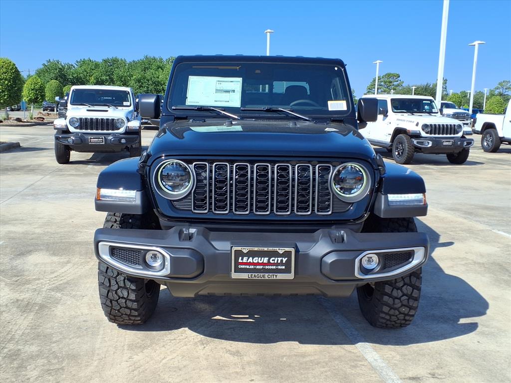 2025 Jeep Gladiator Sport Black Clearcoat at League City CDJR