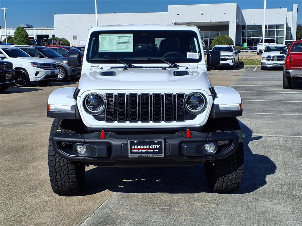 2026 Jeep Gladiator Rubicon Bright White Clearcoat at League City CDJR