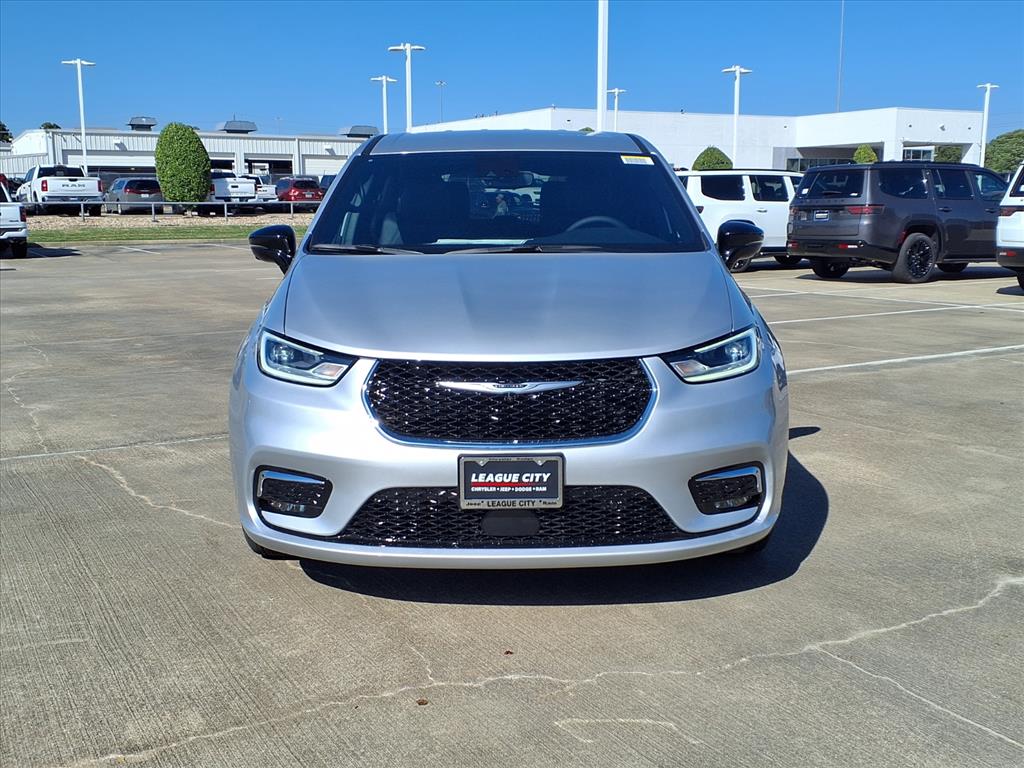 2026 Chrysler Pacifica Select Silver at League City CDJR