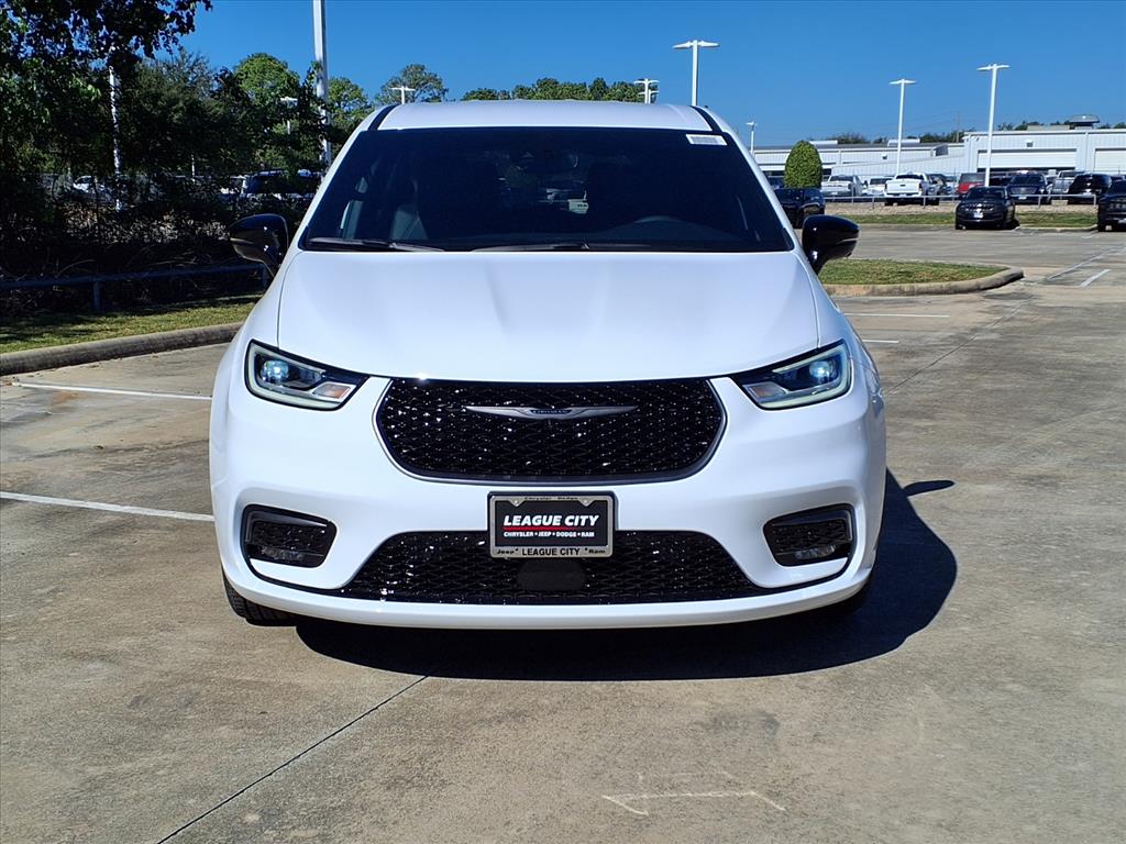 2026 Chrysler Pacifica Select Bright White Clearcoat at League City CDJR