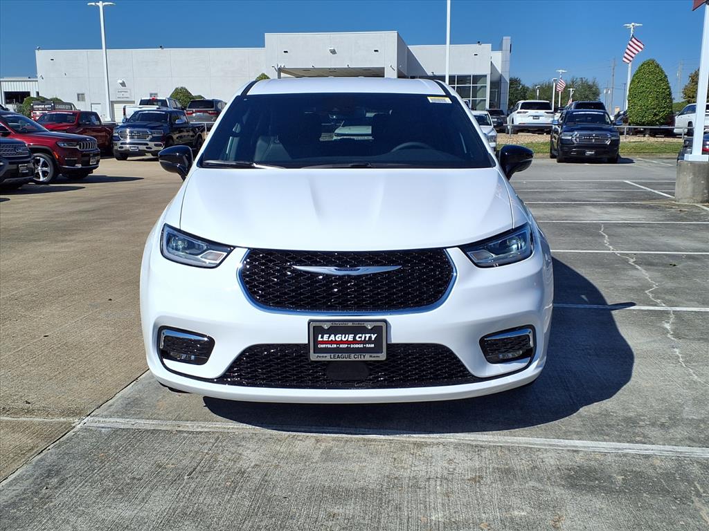 2026 Chrysler Pacifica Select Bright White Clearcoat at League City CDJR